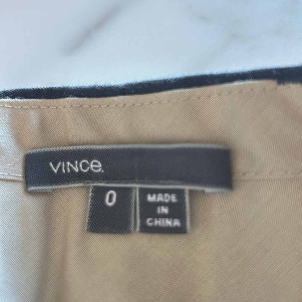Vince Bermuda navy shorts - Picture 2 of 4